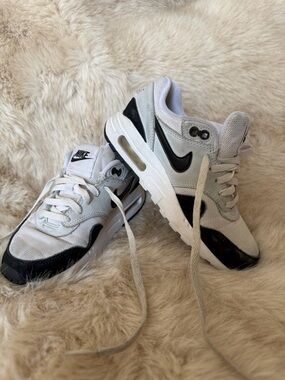 Nike Light Gray/White/Black Kids' Air Max